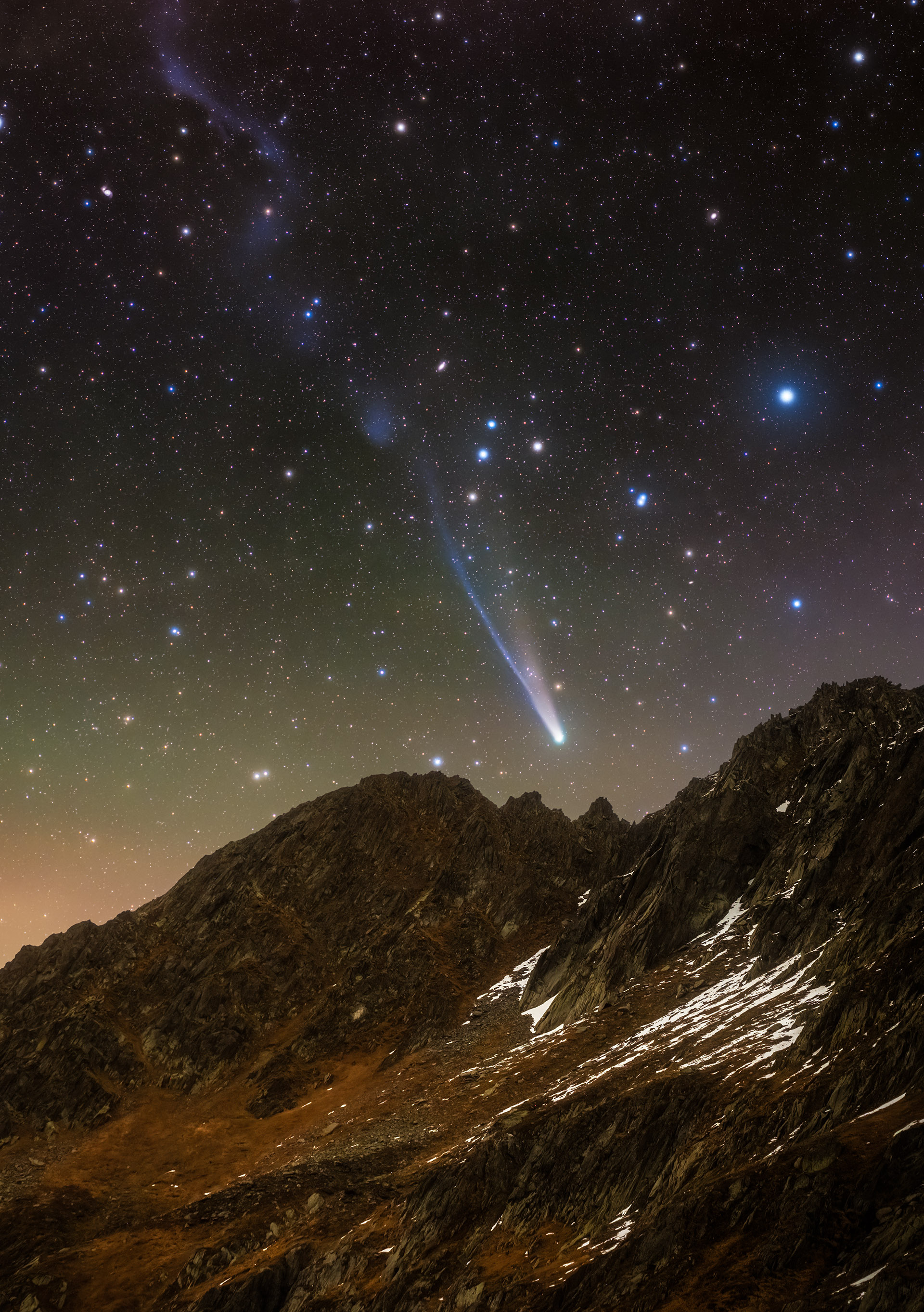 This photograph shows Comet C/2025 A6 (Lemmon) with its wispy tail over the Swiss Alps, a perfect foreground for the comet.